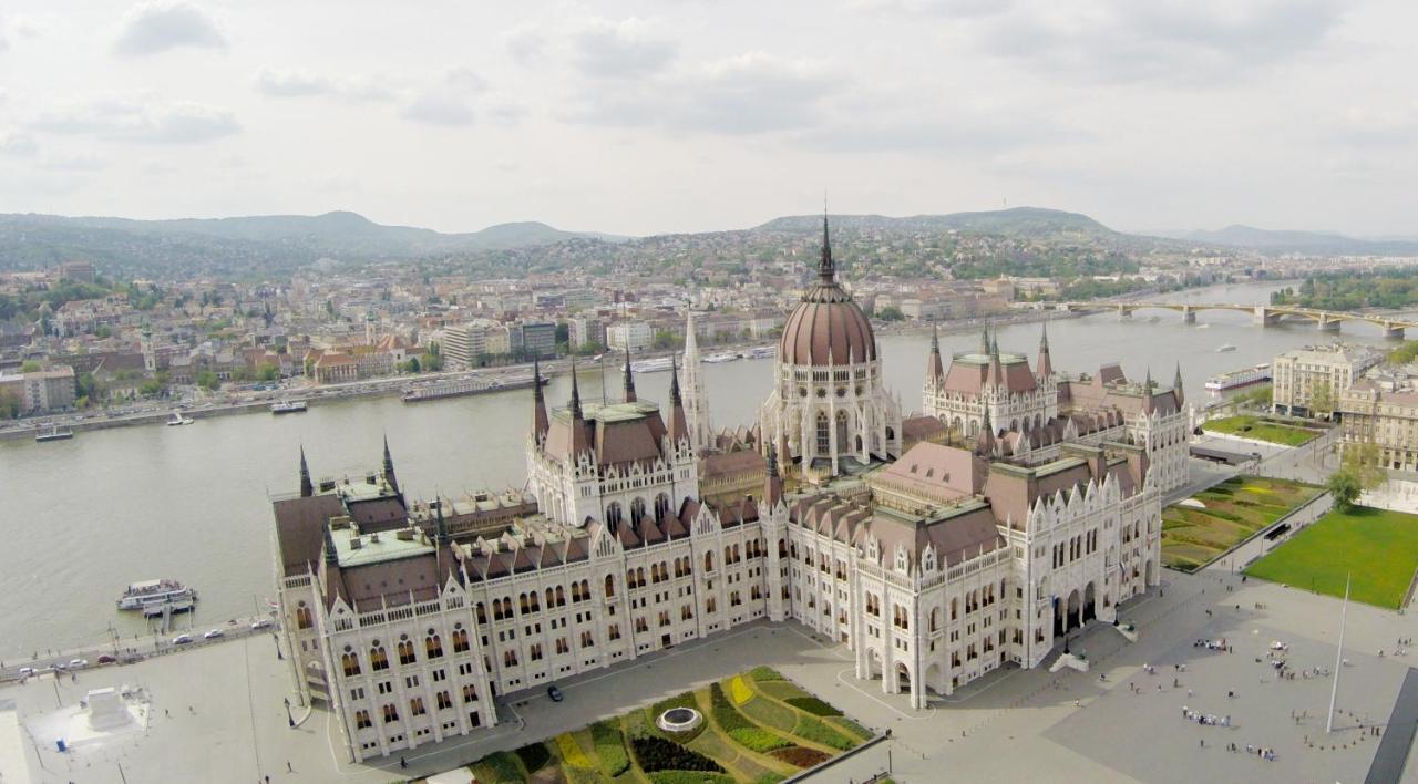 Little Americas Parliament Apartments Budapeste Exterior foto
